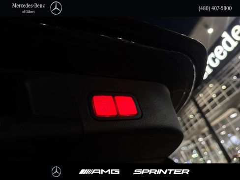 New 2025 Mercedes-Benz GLB 250 image 7