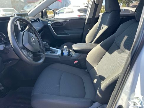Used 2025 Toyota RAV4 LE AWD/4WD image 6