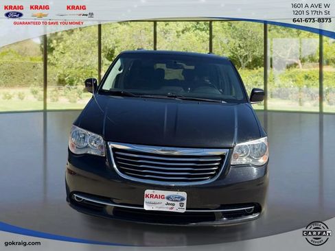 Used 2015 Chrysler Town & Country Touring FWD image 2