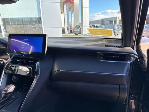 Used 2023 Toyota Venza Limited image 34