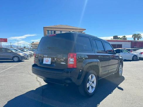 Used 2014 Jeep Patriot Latitude w/ Sun/Sound Group AWD/4WD image 9
