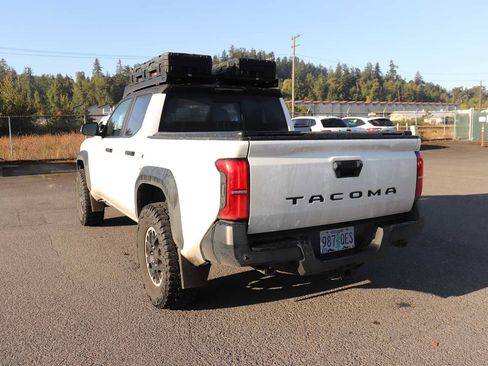 Used 2024 Toyota Tacoma TRD Off-Road w/ TRD Off Road Premium Package AWD/4WD image 7