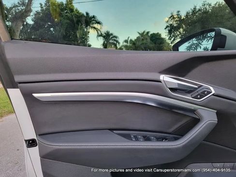 Used 2021 Audi e-tron Premium Plus w/ Premium Plus Package image 38