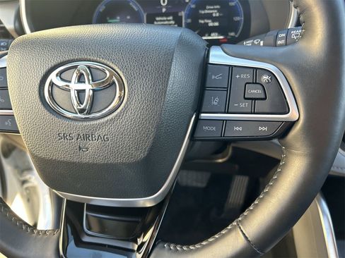 Used 2024 Toyota Highlander Limited image 22