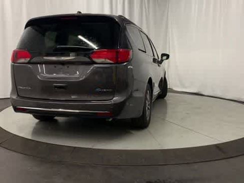 Used 2020 Chrysler Pacifica Limited w/ Advanced Safetytec Group FWD image 9