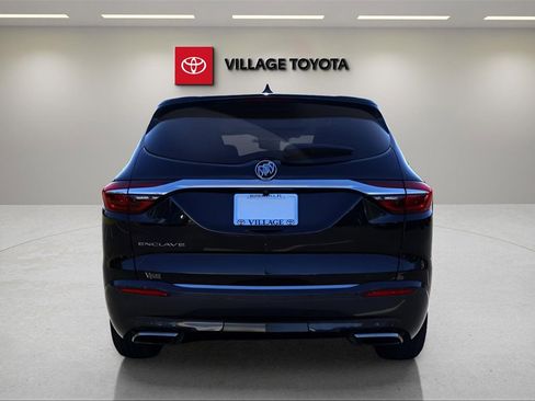 Used 2020 Buick Enclave Essence image 4
