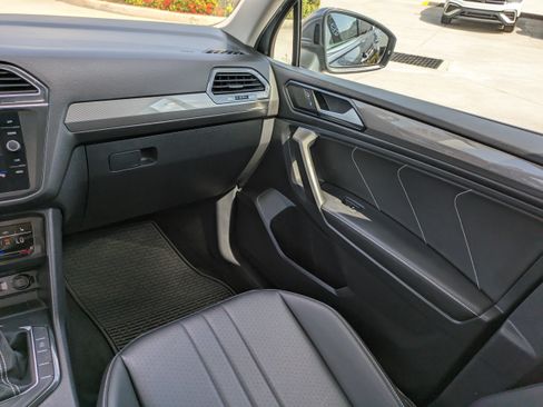 Certified 2023 Volkswagen Tiguan SE FWD image 19
