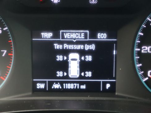 Used 2023 Chevrolet Traverse LT AWD/4WD image 24