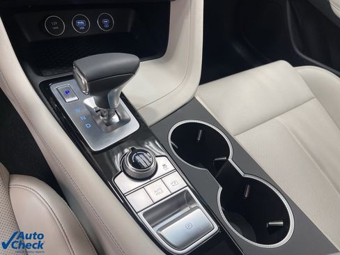 Used 2025 Genesis G70 2.5T image 26