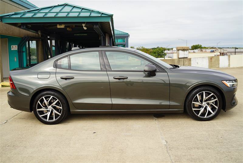 Used 2020 Volvo S60 T6 Momentum AWD/4WD image 9