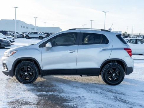 Used 2020 Chevrolet Trax LT w/ LT Convenience Package image 8