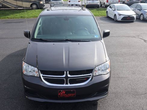 Used 2019 Dodge Grand Caravan SE w/ UConnect Hands-Free Group FWD image 4