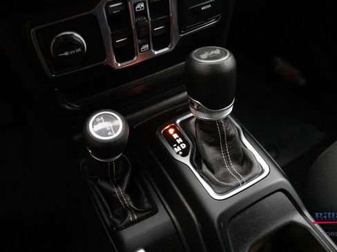 Used 2022 Jeep Wrangler Unlimited Sahara image 15