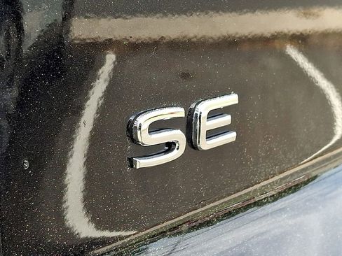 Used 2023 Volkswagen Atlas Cross Sport SE AWD/4WD image 32