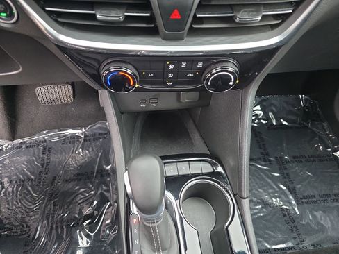 Used 2024 Buick Encore GX Sport Touring image 28