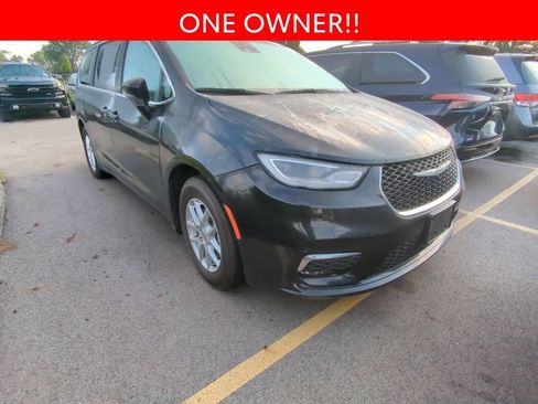 Used 2024 Chrysler Pacifica Touring-L FWD image 3