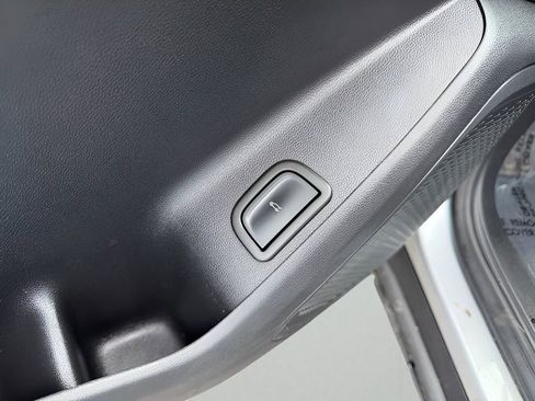 Used 2024 Chevrolet Traverse LT image 23