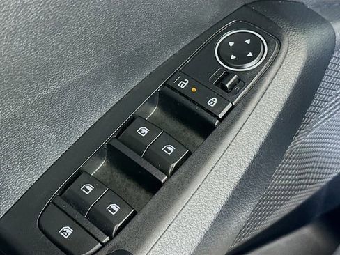 Used 2024 Kia Seltos LX AWD/4WD image 7
