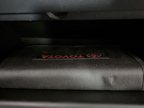 Used 2022 Toyota RAV4 XLE Premium AWD/4WD image 35