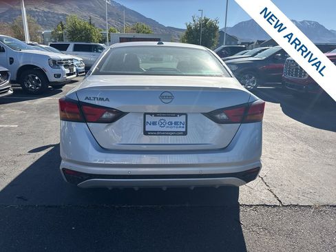 Used 2024 Nissan Altima 2.5 SV FWD image 6