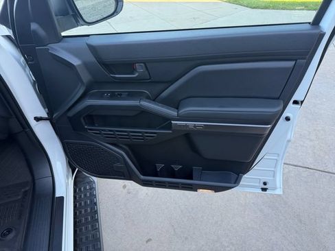 Used 2026 Toyota 4Runner TRD Off-Road Premium AWD/4WD image 13