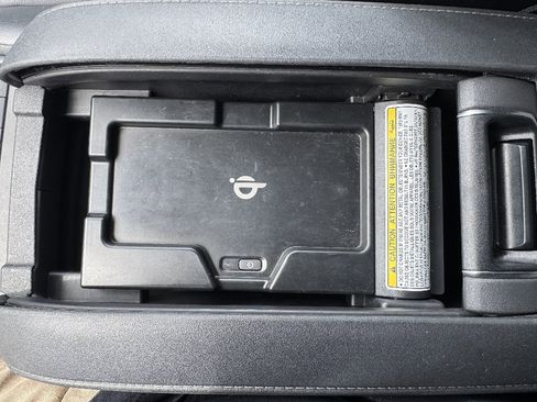 Used 2022 Toyota Highlander XLE AWD/4WD image 23