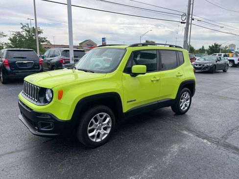 Used 2017 Jeep Renegade Latitude w/ Cold Weather Group AWD/4WD image 2
