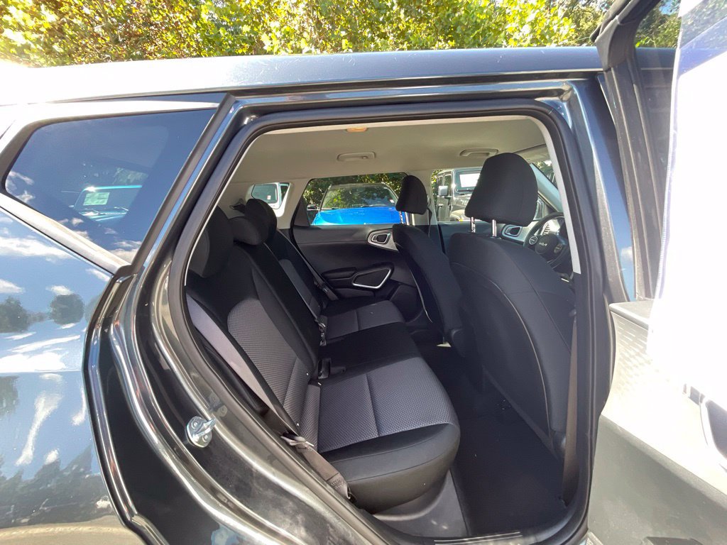 Used 2025 Kia Soul LX w/ LX Technology Package FWD image 24