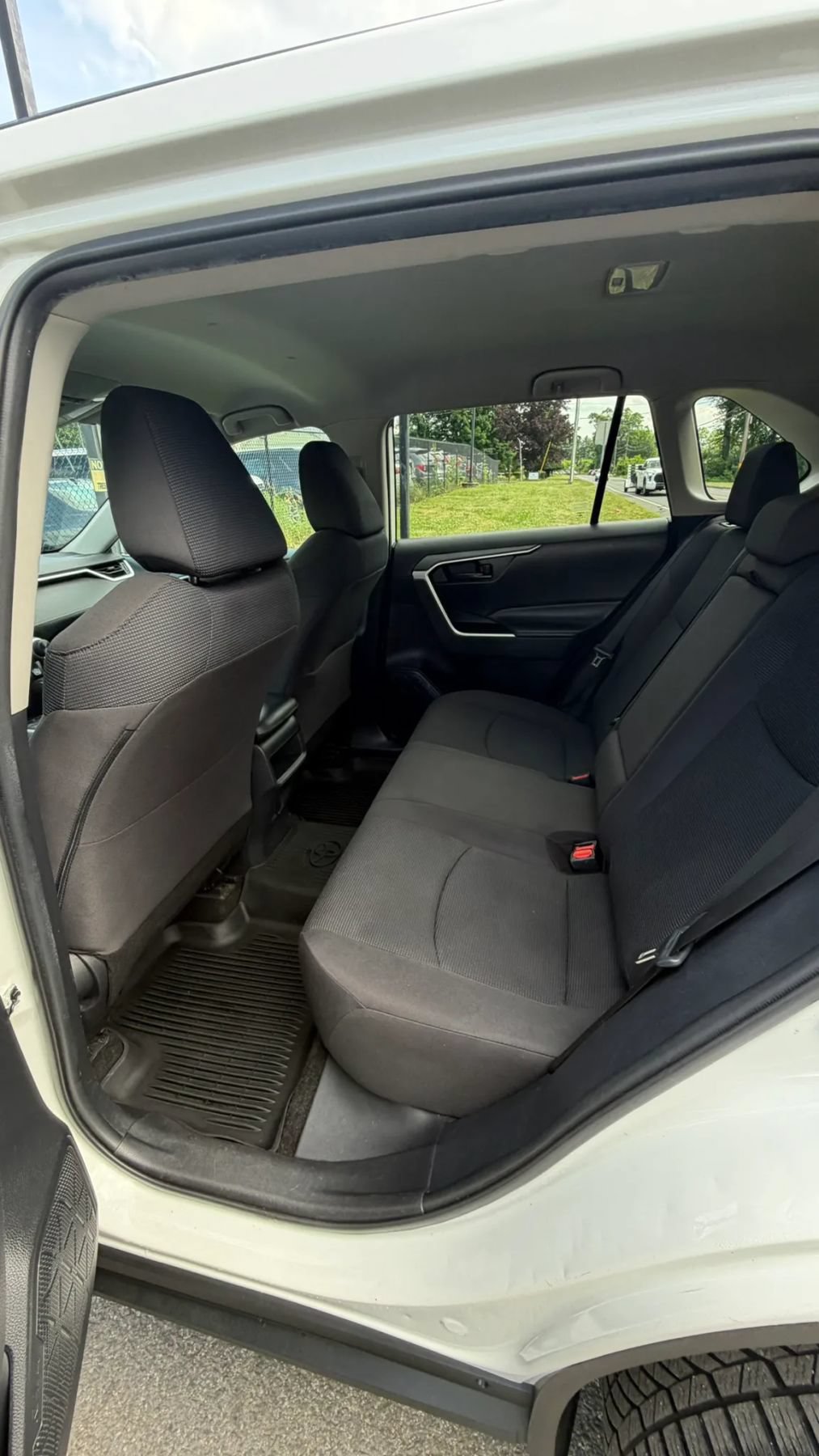 Used 2021 Toyota RAV4 LE AWD/4WD image 21
