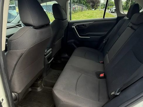 Used 2021 Toyota RAV4 LE AWD/4WD image 21
