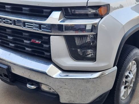 Used 2022 Chevrolet Silverado 2500 LT w/ Convenience Package AWD/4WD image 8