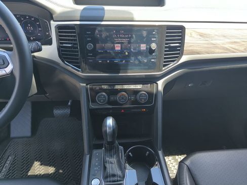 Used 2023 Volkswagen Atlas Cross Sport SE w/ Panoramic Sunroof Package FWD image 25
