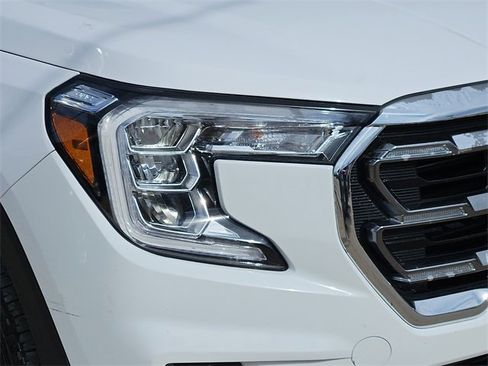 Used 2023 GMC Terrain AT4 image 8