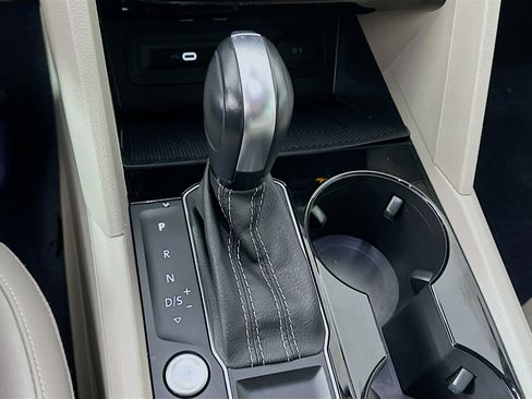 Used 2023 Volkswagen Atlas SE image 24