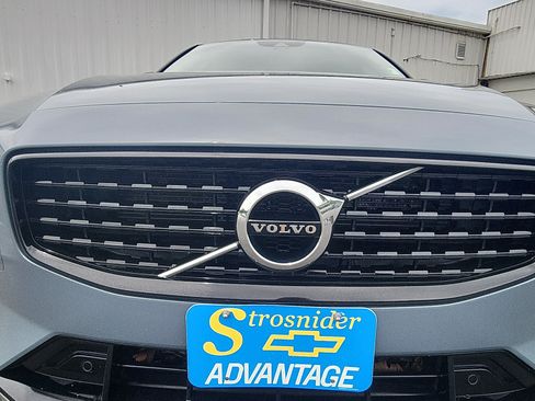 Used 2022 Volvo S60 B5 Momentum w/ Premium Package AWD/4WD image 14