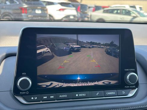 Used 2025 Nissan Rogue SV FWD image 25
