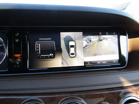 Used 2014 Mercedes-Benz S 550 Sedan w/ Sport Package w/ Sport Package image 26