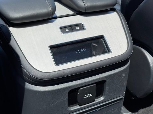 Used 2025 Lincoln Navigator Reserve AWD/4WD image 16