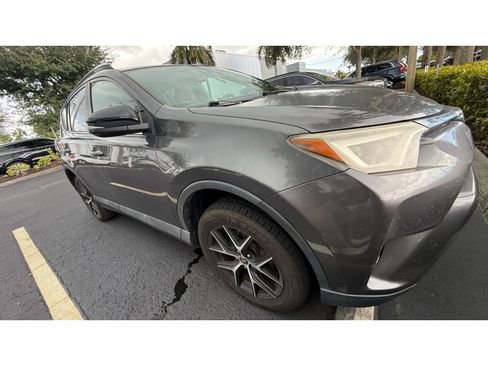 Used 2017 Toyota RAV4 SE FWD image 13