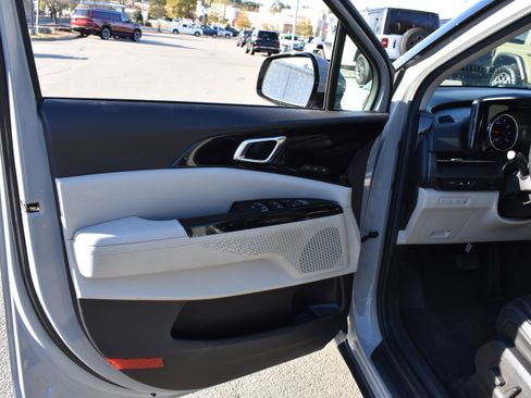Used 2022 Kia Carnival SX image 25