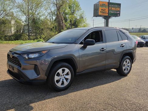 Used 2019 Toyota RAV4 LE FWD image 7