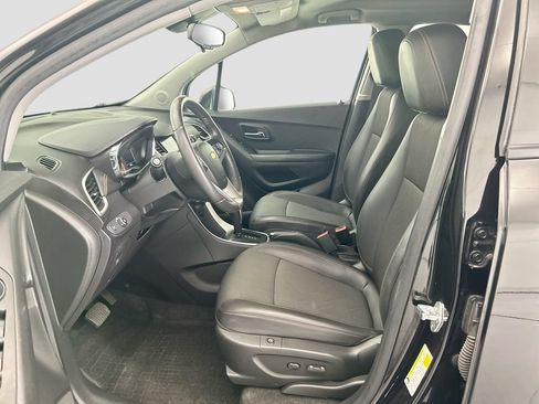 Used 2022 Chevrolet Trax LT w/ LT Convenience Package AWD/4WD image 17