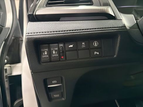 Used 2023 Honda Odyssey Touring image 8