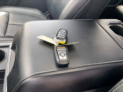 Used 2020 Ford F350 Lariat image 10