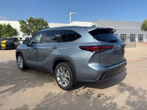 Used 2023 Toyota Highlander Limited FWD image 7