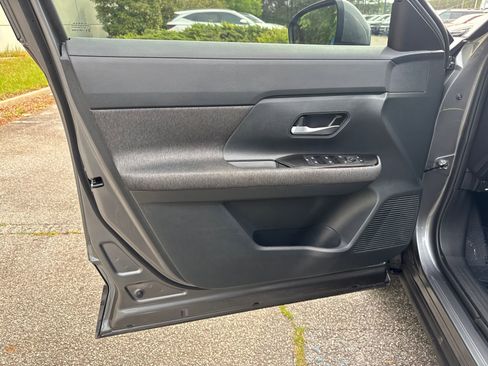 Used 2025 Nissan Kicks SV FWD image 10