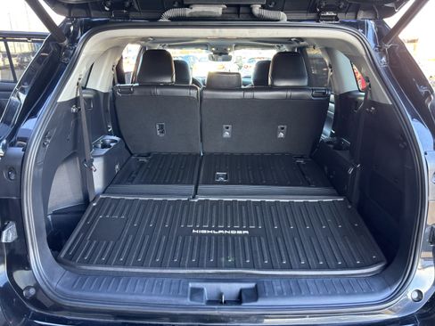 Used 2023 Toyota Highlander XLE image 17