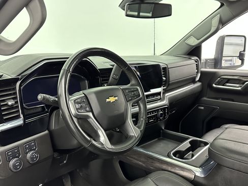 Used 2024 Chevrolet Silverado 2500 LTZ w/ LTZ Convenience Package image 10