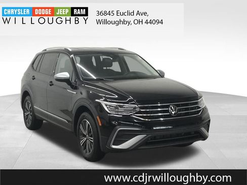 Used 2024 Volkswagen Tiguan SE image 3