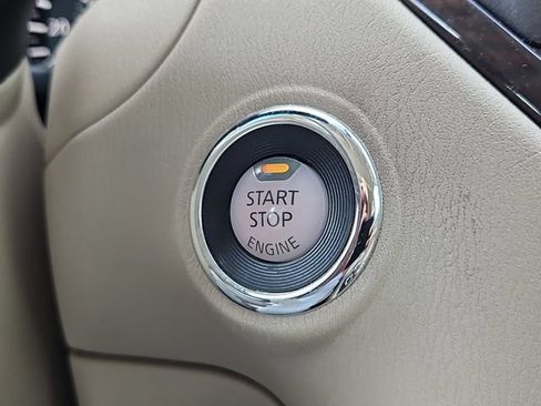 Used 2015 Nissan Pathfinder Platinum FWD image 25